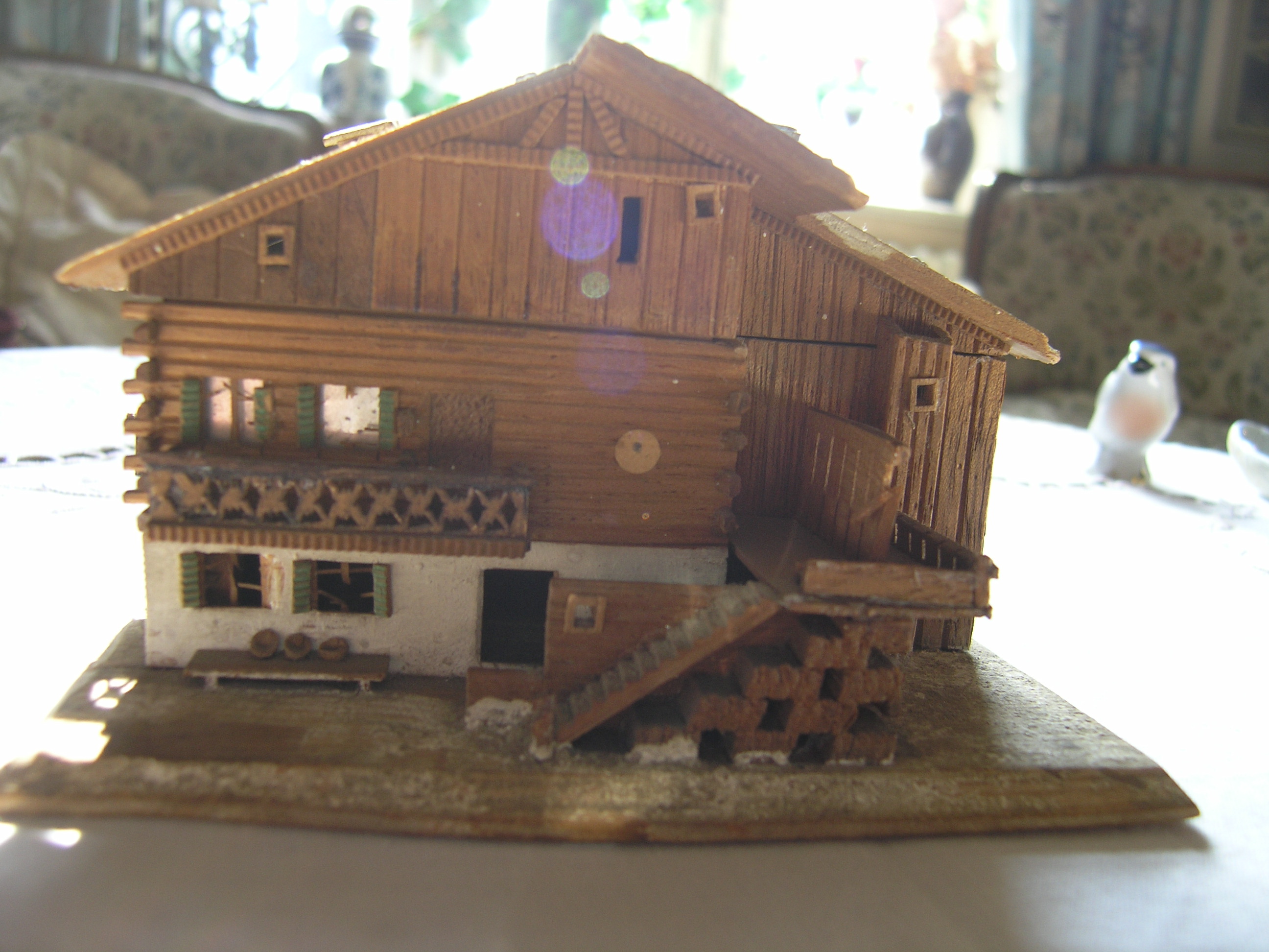 Schatulle als Holzhaus