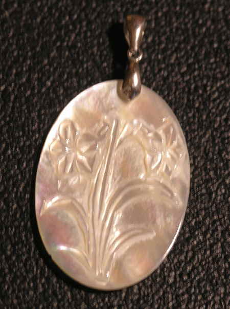 Mother of Pearl Pendant Lilly